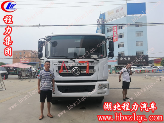 湖南岳陽宋總喜提程力集團(tuán)12方東風(fēng)多利卡D9灑水車一臺！